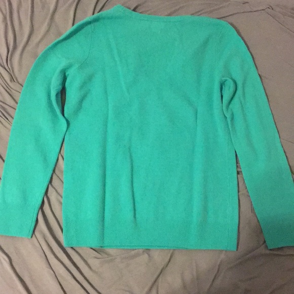 Vineyard Vines teal v neck sweater! - Picture 5 of 5